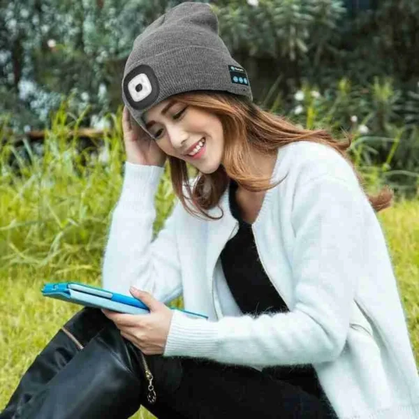 Winter Knitted Beanie Hat with Light Earphone Bluetooth Led Light Luminous Outdoor Mountaineering Handfree Music Headphone Hat